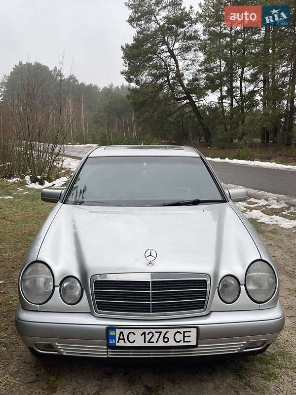 Седан Mercedes-Benz E-Class 1995 в Шацке