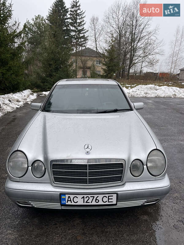 Седан Mercedes-Benz E-Class 1995 в Шацке