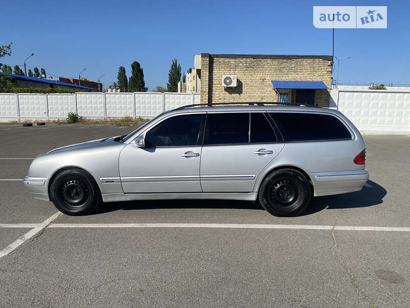 Универсал Mercedes-Benz E-Class 2001 в Киеве