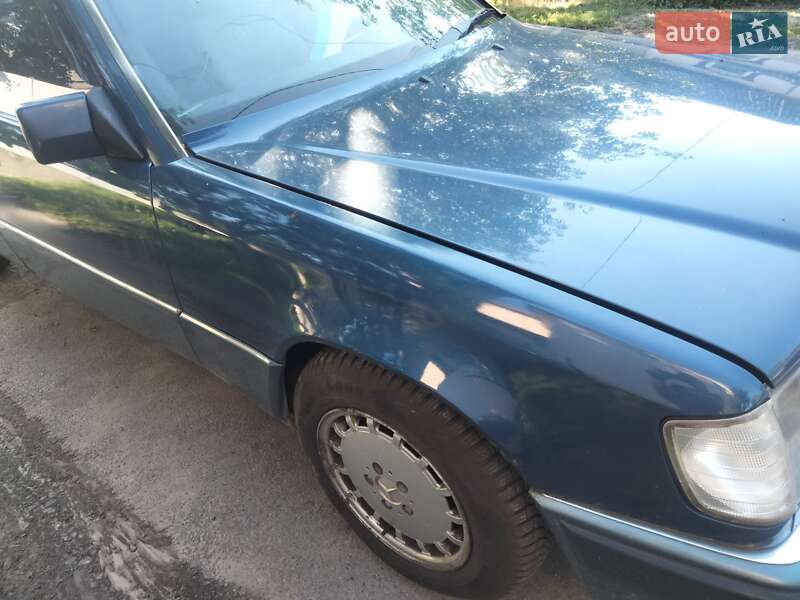 Седан Mercedes-Benz E-Class 1990 в Броварах