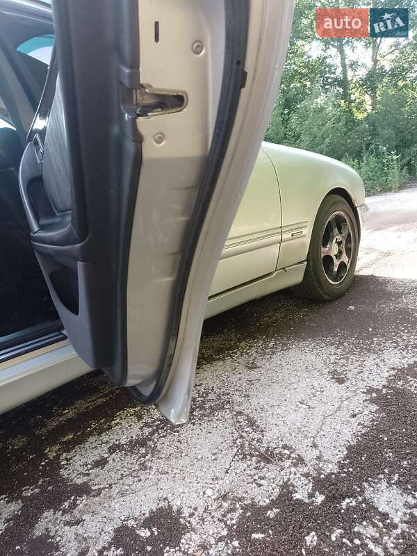 Універсал Mercedes-Benz E-Class 2002 в Кельменцях