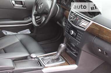 Седан Mercedes-Benz E-Class 2010 в Снятине