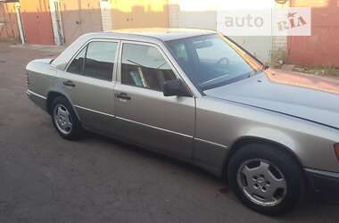 Седан Mercedes-Benz E-Class 1989 в Києві