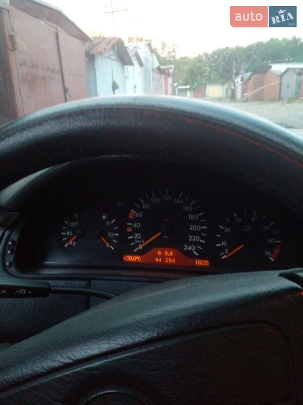 Mercedes-Benz E-Class 1999
