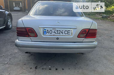 Седан Mercedes-Benz E-Class 1998 в Тячеві