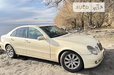 Седан Mercedes-Benz E-Class 2007 в Глобине