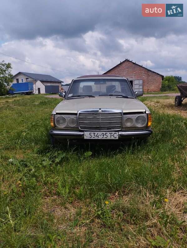 Mercedes-Benz E-Class 1983