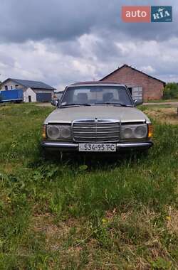 Седан Mercedes-Benz E-Class 1983 в 