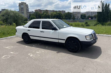 Седан Mercedes-Benz E-Class 1986 в Ровно