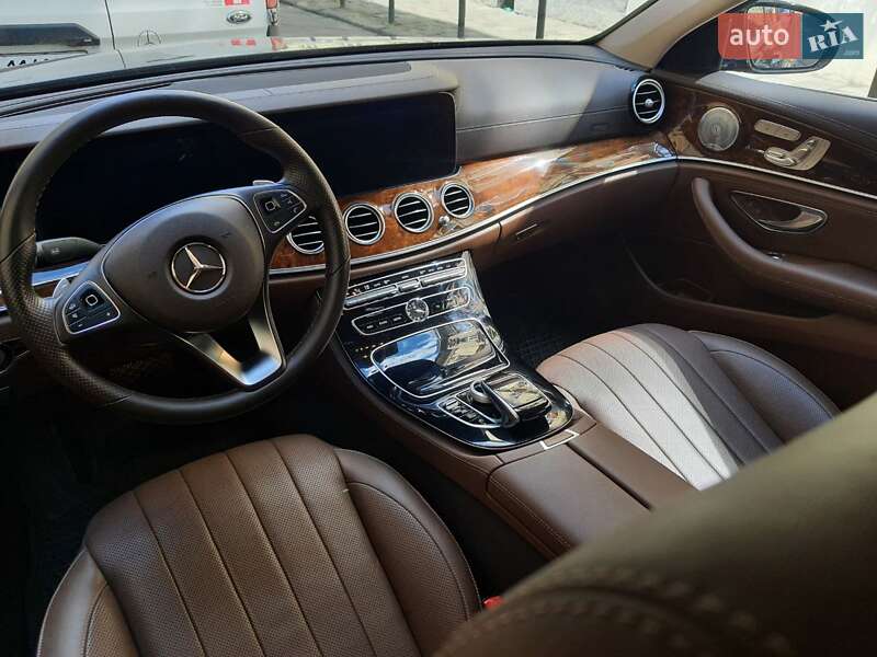 Седан Mercedes-Benz E-Class 2017 в Львове