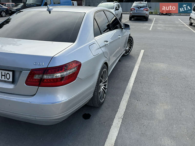 Седан Mercedes-Benz E-Class 2011 в Радехове