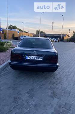 Седан Mercedes-Benz E-Class 1998 в Луцьку