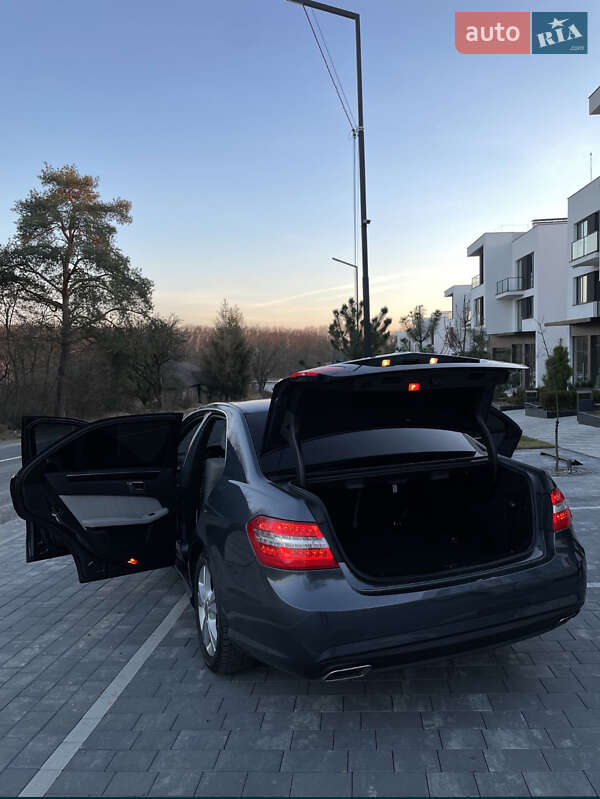 Седан Mercedes-Benz E-Class 2010 в Ужгороде