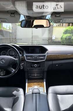 Седан Mercedes-Benz E-Class 2011 в Чернівцях