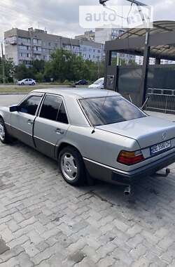 Седан Mercedes-Benz E-Class 1988 в Николаеве
