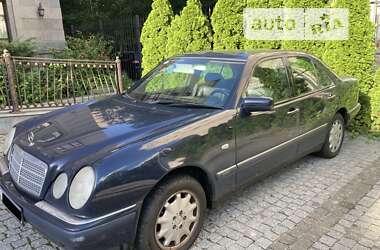 Седан Mercedes-Benz E-Class 1998 в Києві