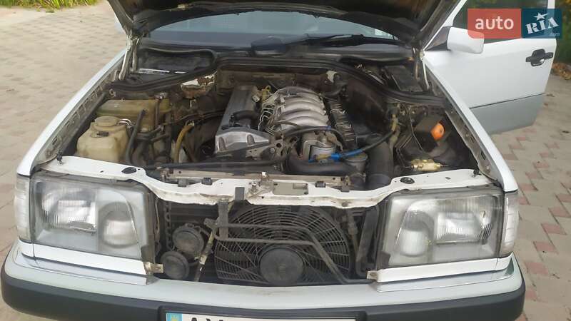 Седан Mercedes-Benz E-Class 1992 в Новой Водолаге