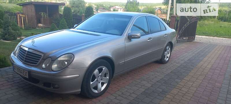 Седан Mercedes-Benz E-Class 2005 в Івано-Франківську