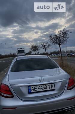 Седан Mercedes-Benz E-Class 2016 в Днепре