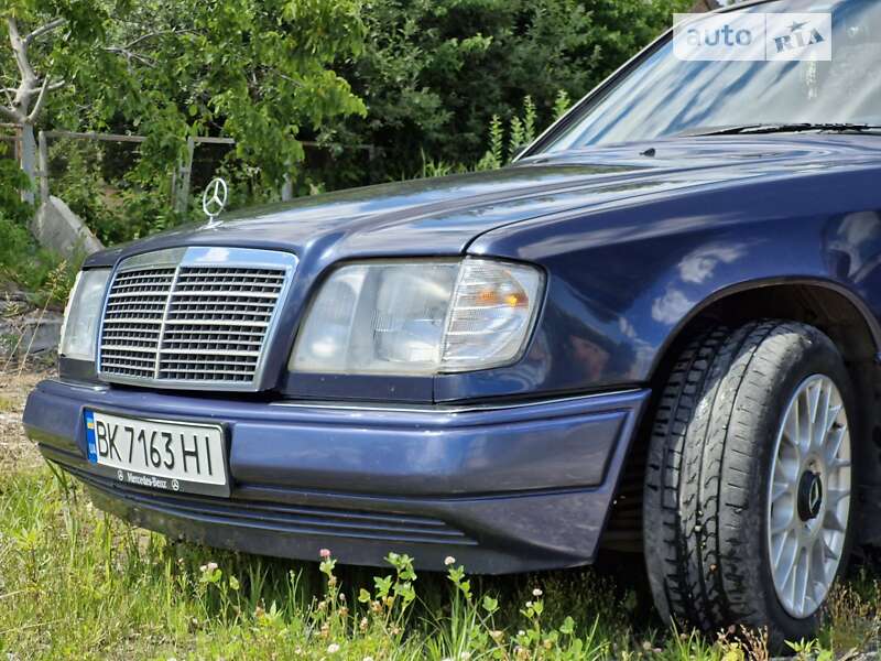 Седан Mercedes-Benz E-Class 1994 в Ровно