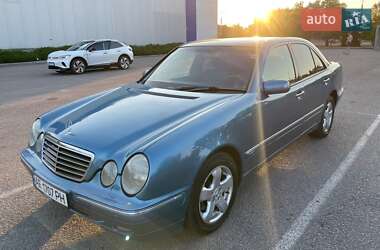 Седан Mercedes-Benz E-Class 2000 в Днепре