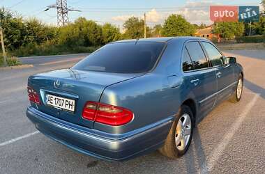 Седан Mercedes-Benz E-Class 2000 в Днепре