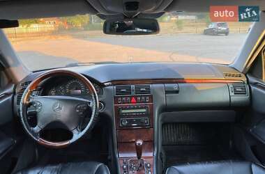 Седан Mercedes-Benz E-Class 2000 в Днепре