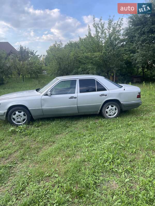 Седан Mercedes-Benz E-Class 1994 в Львове