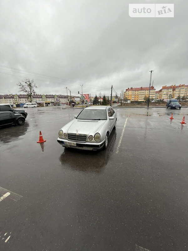 Седан Mercedes-Benz E-Class 1998 в Києві