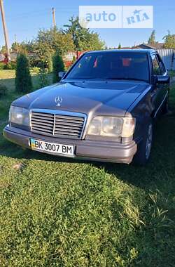 Седан Mercedes-Benz E-Class 1995 в Березному