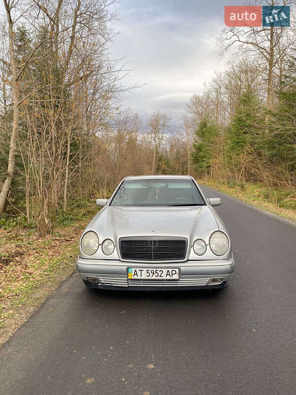 Седан Mercedes-Benz E-Class 1996 в Бориславе