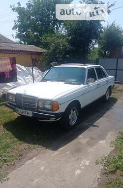 Седан Mercedes-Benz E-Class 1982 в Ніжині