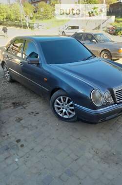 Седан Mercedes-Benz E-Class 1998 в Верховине