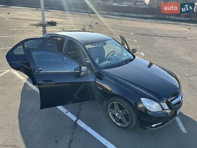 Седан Mercedes-Benz E-Class 2011 в Одесі