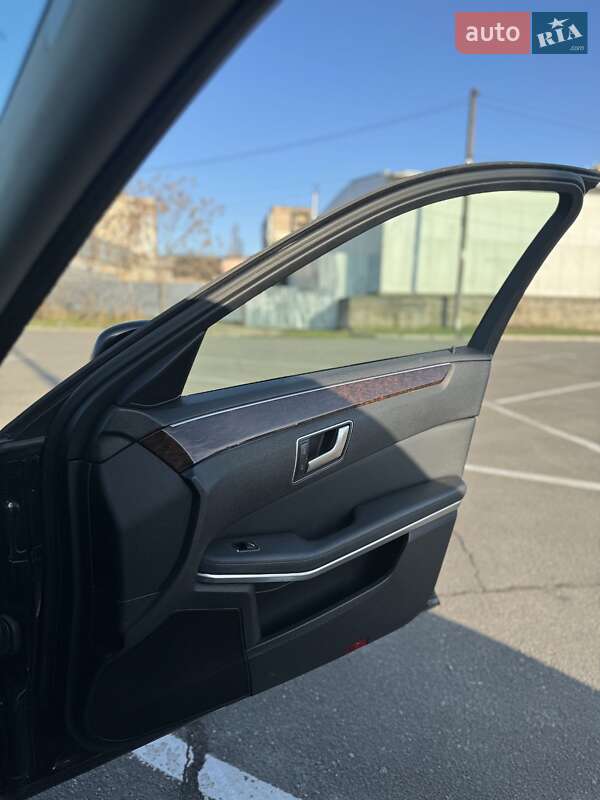 Седан Mercedes-Benz E-Class 2011 в Одесі