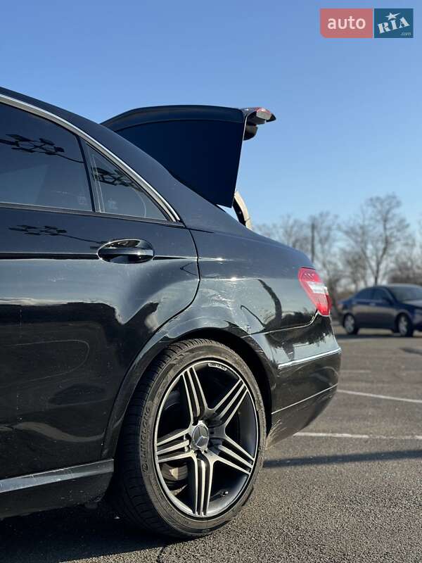 Седан Mercedes-Benz E-Class 2011 в Одесі