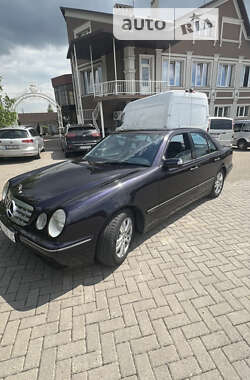 Седан Mercedes-Benz E-Class 2000 в Черновцах