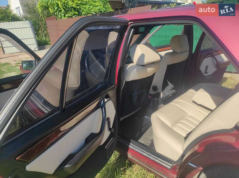 Седан Mercedes-Benz E-Class 1991 в Житомире