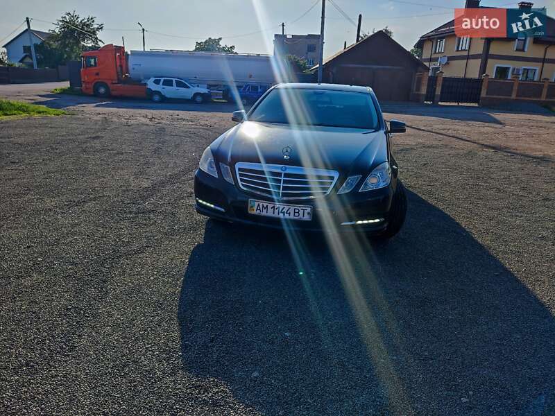 Седан Mercedes-Benz E-Class 2011 в Житомире
