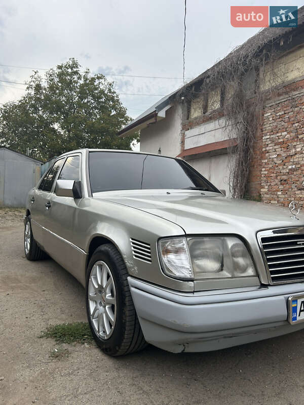 Седан Mercedes-Benz E-Class 1995 в Иршаве фото 2 Седан Mercedes-Benz E-Class 1995 в Иршаве