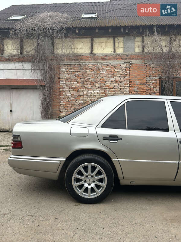 Седан Mercedes-Benz E-Class 1995 в Иршаве фото 11 Седан Mercedes-Benz E-Class 1995 в Иршаве