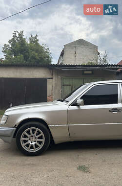 Седан Mercedes-Benz E-Class 1995 в 