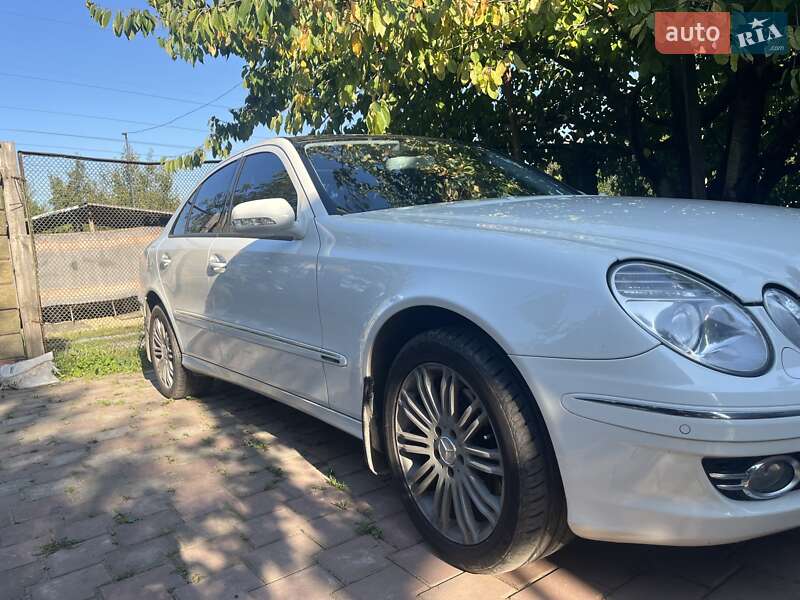 Седан Mercedes-Benz E-Class 2008 в Рівному
