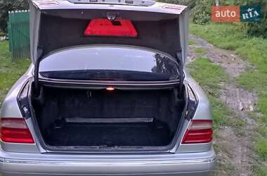 Седан Mercedes-Benz E-Class 2000 в Коломые