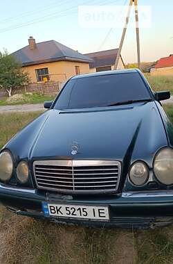 Седан Mercedes-Benz E-Class 1997 в Березному