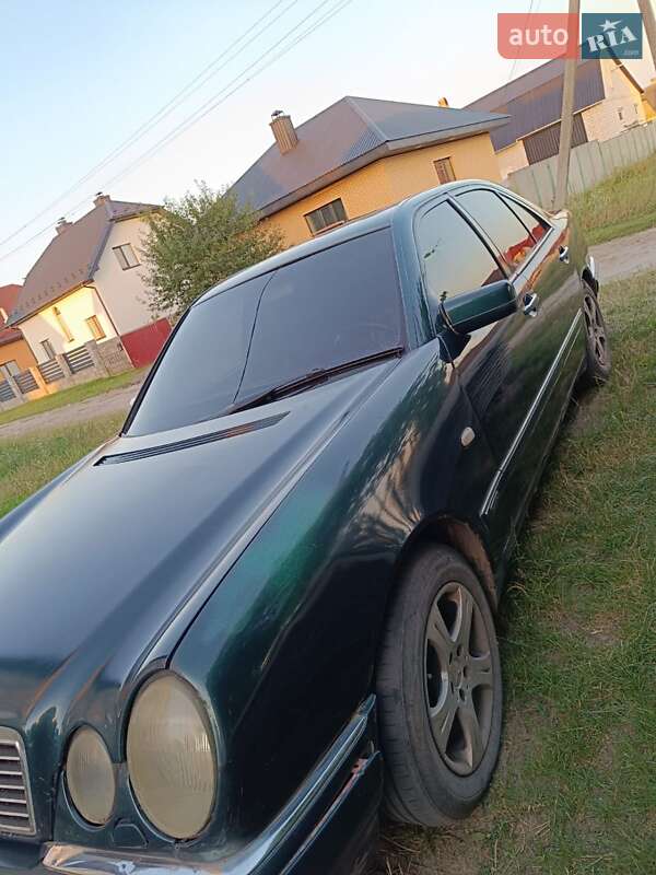 Седан Mercedes-Benz E-Class 1997 в Березному