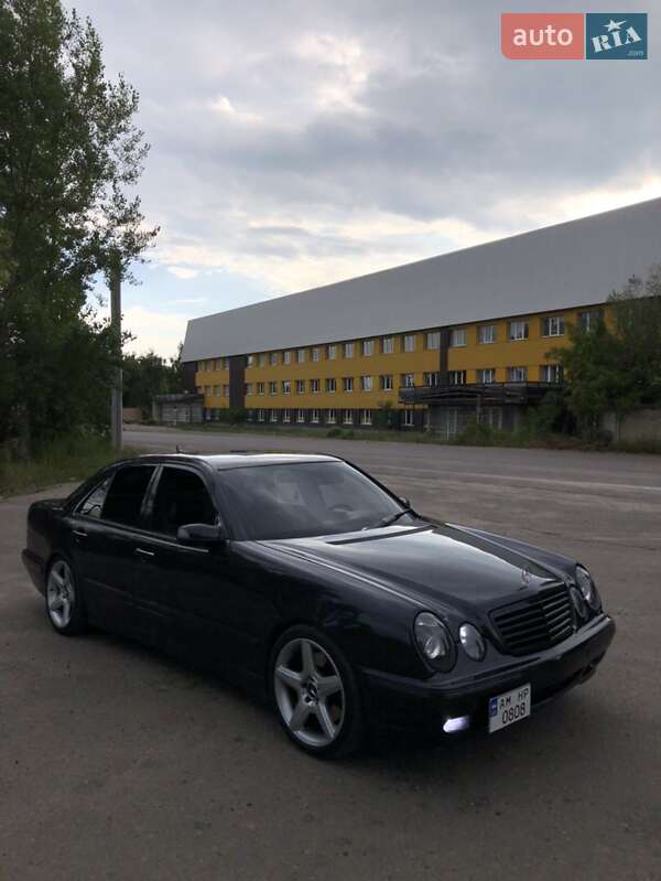 Mercedes-Benz E-Class 2000