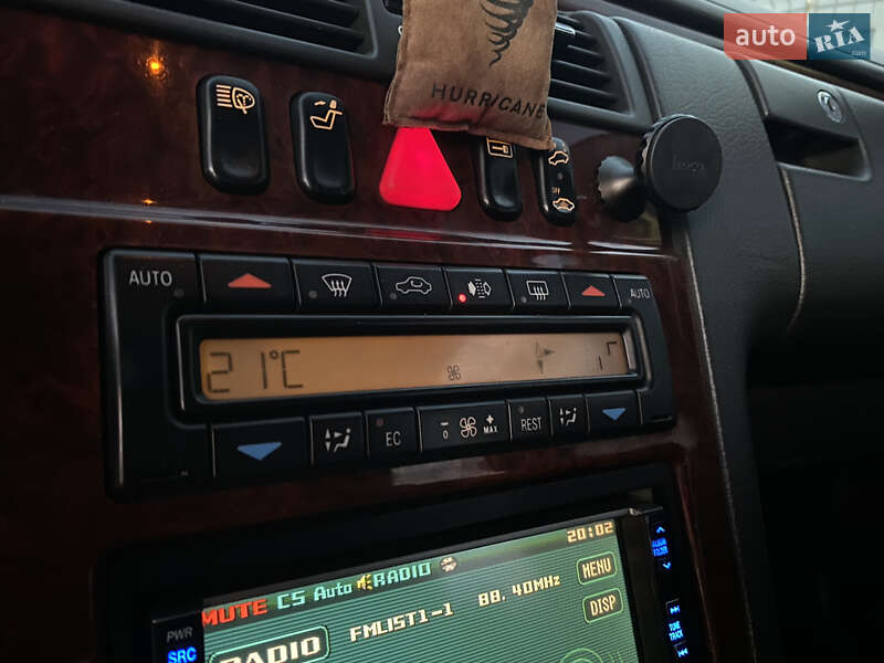 Седан Mercedes-Benz E-Class 2001 в 