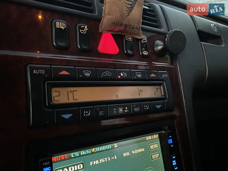 Седан Mercedes-Benz E-Class 2001 в 