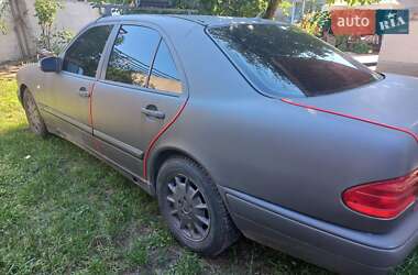 Седан Mercedes-Benz E-Class 1997 в Чернівцях